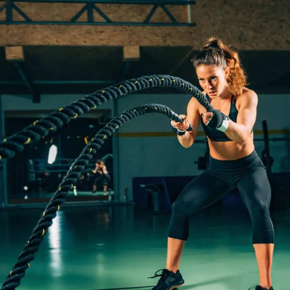 femme pratique corde a sauter