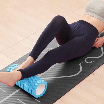 femme rouleau de massage soulage pieds