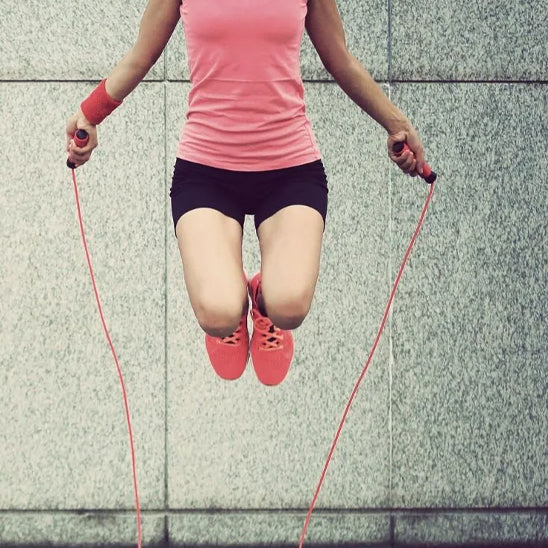 femme saute corde a sauter